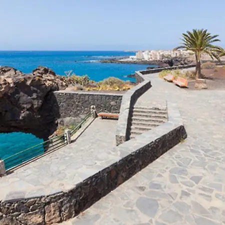 Big 2-bedroom In Tenerife South Διαμέρισμα *