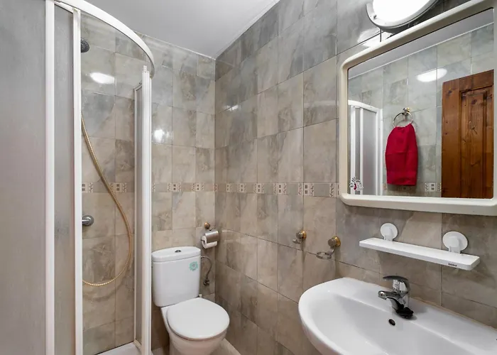 Big 2-bedroom In Tenerife South Daire